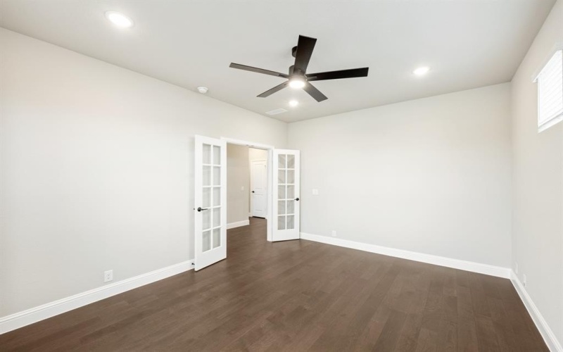 4021 Eagles Bluff Road, Midlothian, TX 76065, 5 Bedrooms Bedrooms, ,5 BathroomsBathrooms,Residential,For Sale,4021 Eagles Bluff Road,0,21112418