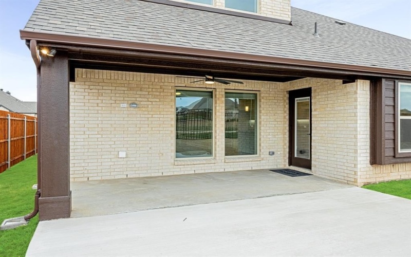 4021 Eagles Bluff Road, Midlothian, TX 76065, 5 Bedrooms Bedrooms, ,5 BathroomsBathrooms,Residential,For Sale,4021 Eagles Bluff Road,0,21112418