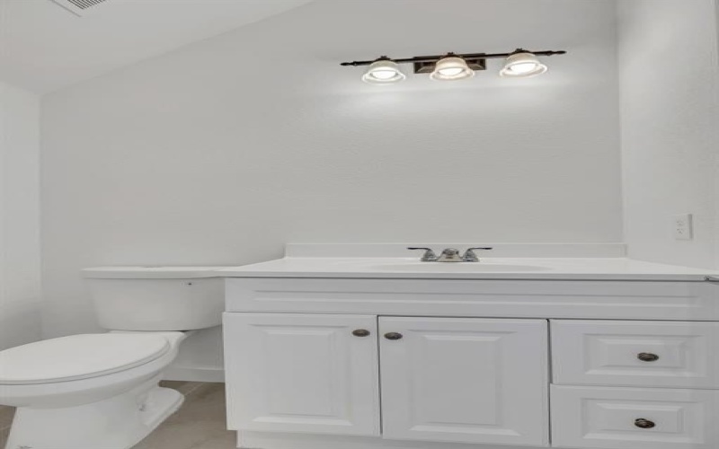 7305 Charbonneau Road, Lake Worth, TX 76135, 4 Habitaciones Habitaciones , ,2 BañosBaños,Residential,En Venta,7305 Charbonneau Road,0,21110429