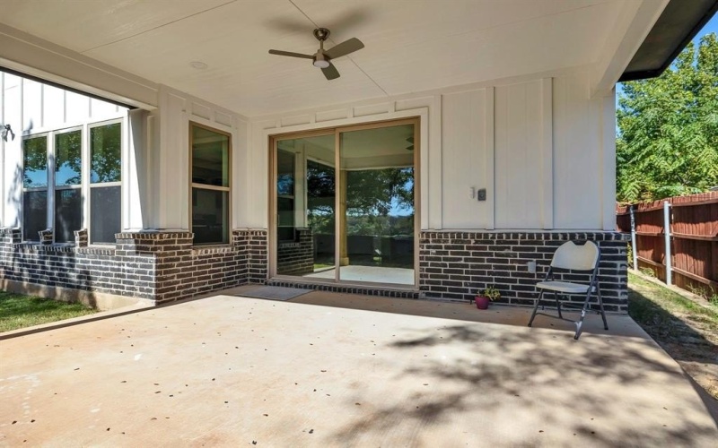 7305 Charbonneau Road, Lake Worth, TX 76135, 4 Habitaciones Habitaciones , ,2 BañosBaños,Residential,En Venta,7305 Charbonneau Road,0,21110429