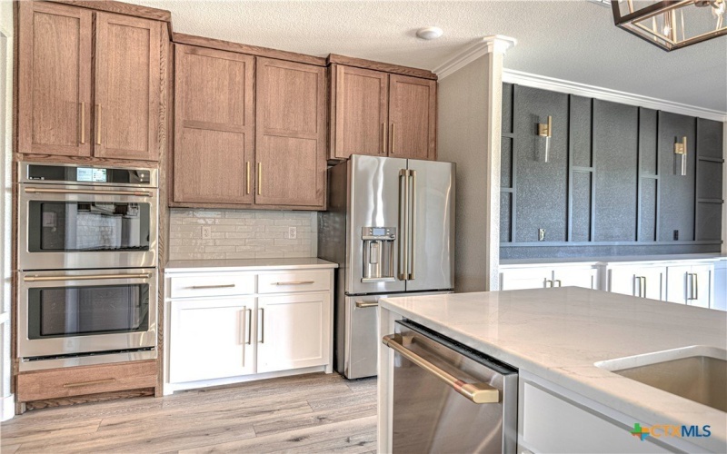 8186 S Lone Star Parkway, Moody, TX 76557, 6 Bedrooms Bedrooms, ,5 BathroomsBathrooms,Residential,For Sale,8186 S Lone Star Parkway,0,597889