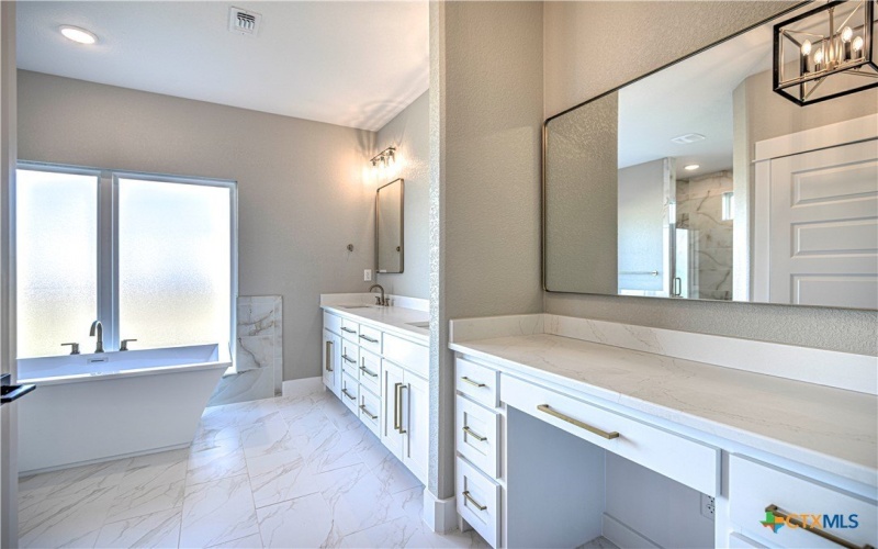 8186 S Lone Star Parkway, Moody, TX 76557, 6 Bedrooms Bedrooms, ,5 BathroomsBathrooms,Residential,For Sale,8186 S Lone Star Parkway,0,597889