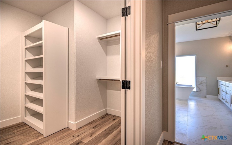 8186 S Lone Star Parkway, Moody, TX 76557, 6 Bedrooms Bedrooms, ,5 BathroomsBathrooms,Residential,For Sale,8186 S Lone Star Parkway,0,597889