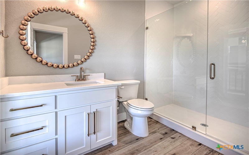 8186 S Lone Star Parkway, Moody, TX 76557, 6 Bedrooms Bedrooms, ,5 BathroomsBathrooms,Residential,For Sale,8186 S Lone Star Parkway,0,597889