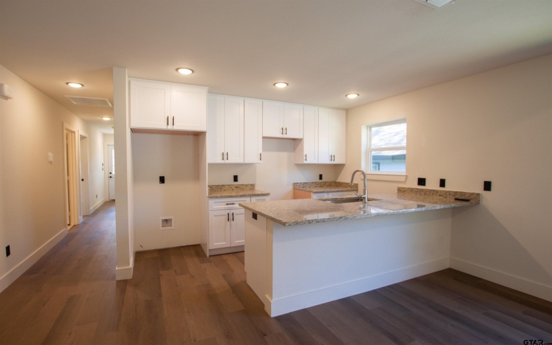 1112 Park St, Tyler, TX 75702, 3 Bedrooms Bedrooms, ,2 BathroomsBathrooms,Residential,For Sale,1112 Park St,0,25016648