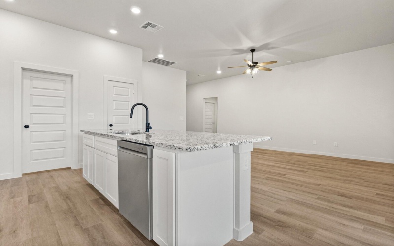 3013 138th Place, Lubbock, TX 79423, 3 Habitaciones Habitaciones , ,2 BañosBaños,Residential,En Venta,3013 138th Place,0,202563082