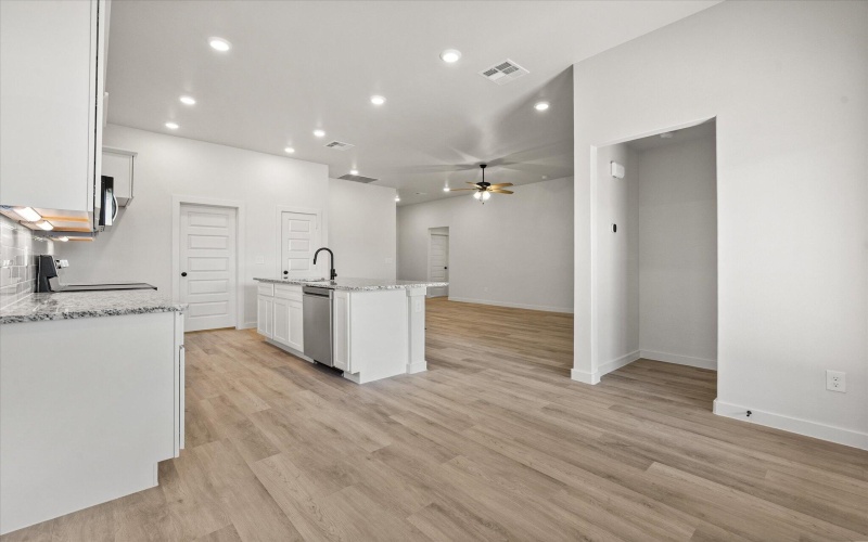 3013 138th Place, Lubbock, TX 79423, 3 Habitaciones Habitaciones , ,2 BañosBaños,Residential,En Venta,3013 138th Place,0,202563082