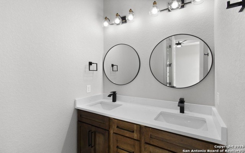 116 Western Way, Adkins, TX 78101, 4 Bedrooms Bedrooms, ,3 BathroomsBathrooms,Residential,For Sale,116 Western Way,0,1922901