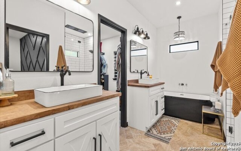 411 Cielo Vista, Canyon Lake, TX 78133, 4 Bedrooms Bedrooms, ,2 BathroomsBathrooms,Residential,For Sale,411 Cielo Vista,0,1922959