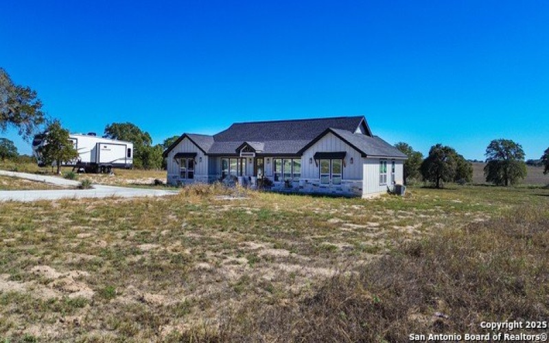 732 lake valley, La Vernia, TX 78121, 4 Habitaciones Habitaciones , ,2 BañosBaños,Residential,En Venta,732 lake valley,0,1923090