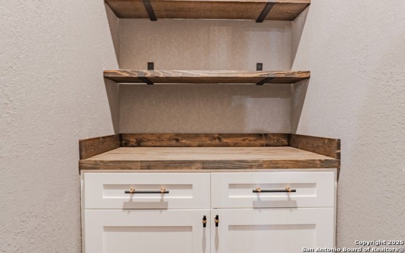 732 lake valley, La Vernia, TX 78121, 4 Habitaciones Habitaciones , ,2 BañosBaños,Residential,En Venta,732 lake valley,0,1923090