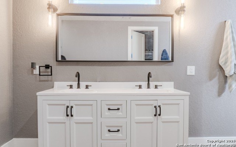 732 lake valley, La Vernia, TX 78121, 4 Habitaciones Habitaciones , ,2 BañosBaños,Residential,En Venta,732 lake valley,0,1923090