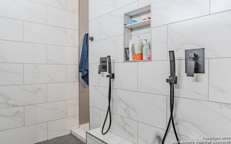 732 lake valley, La Vernia, TX 78121, 4 Habitaciones Habitaciones , ,2 BañosBaños,Residential,En Venta,732 lake valley,0,1923090