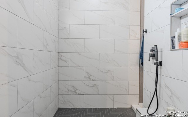 732 lake valley, La Vernia, TX 78121, 4 Habitaciones Habitaciones , ,2 BañosBaños,Residential,En Venta,732 lake valley,0,1923090