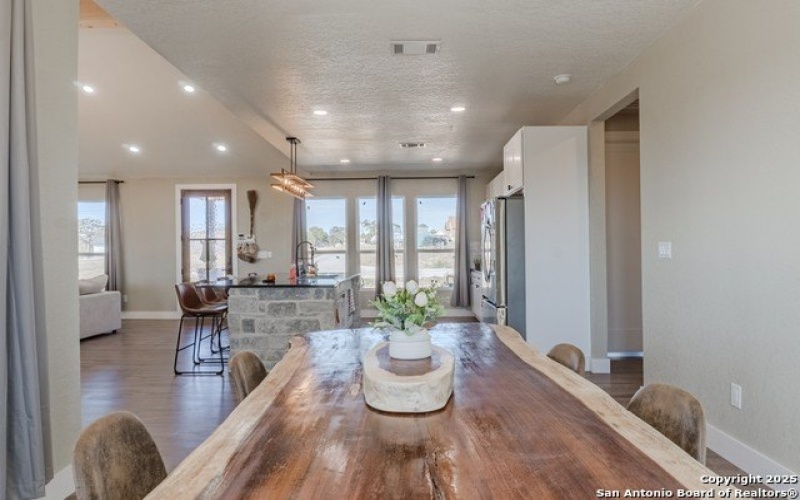 732 lake valley, La Vernia, TX 78121, 4 Habitaciones Habitaciones , ,2 BañosBaños,Residential,En Venta,732 lake valley,0,1923090