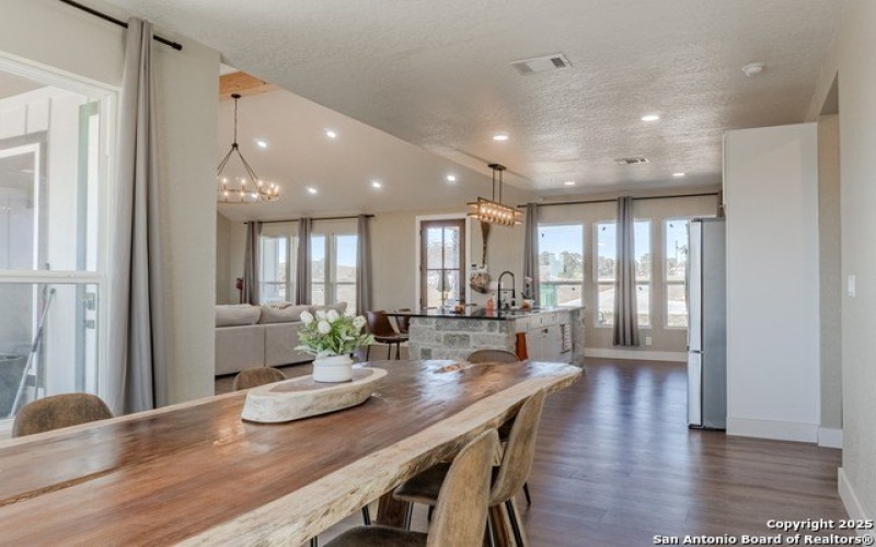 732 lake valley, La Vernia, TX 78121, 4 Habitaciones Habitaciones , ,2 BañosBaños,Residential,En Venta,732 lake valley,0,1923090