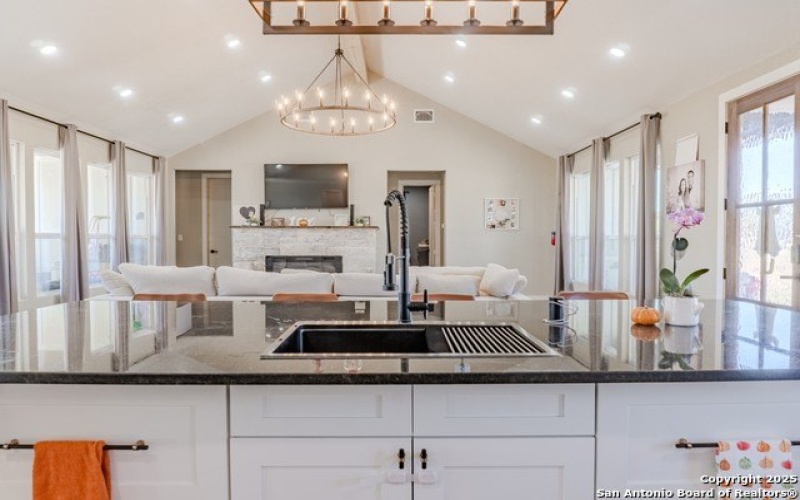 732 lake valley, La Vernia, TX 78121, 4 Habitaciones Habitaciones , ,2 BañosBaños,Residential,En Venta,732 lake valley,0,1923090