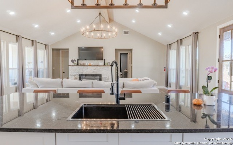 732 lake valley, La Vernia, TX 78121, 4 Habitaciones Habitaciones , ,2 BañosBaños,Residential,En Venta,732 lake valley,0,1923090