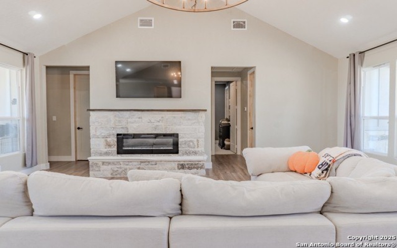 732 lake valley, La Vernia, TX 78121, 4 Habitaciones Habitaciones , ,2 BañosBaños,Residential,En Venta,732 lake valley,0,1923090