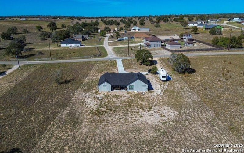 732 lake valley, La Vernia, TX 78121, 4 Habitaciones Habitaciones , ,2 BañosBaños,Residential,En Venta,732 lake valley,0,1923090