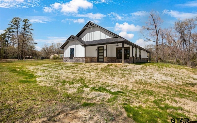 12717 Hillcrest Rd, Tyler, TX 75708, 3 Bedrooms Bedrooms, ,2 BathroomsBathrooms,Residential,For Sale,12717 Hillcrest Rd,25004066