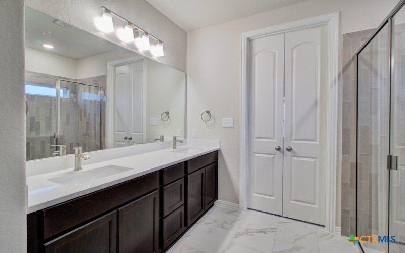 1307 Red Fox, New Braunfels, TX 78132, 4 Habitaciones Habitaciones , ,3 BañosBaños,Residential,En Venta,1307 Red Fox,0,597968