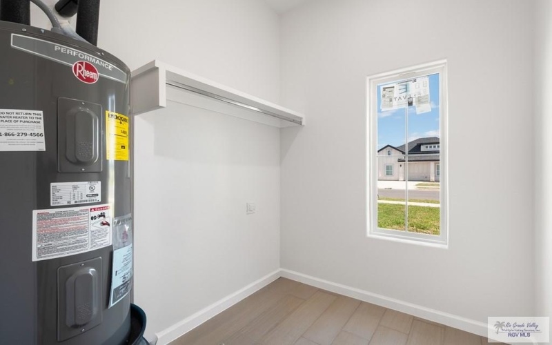 2412 CALLE MORENO, BROWNSVILLE, TX 78521, 3 Habitaciones Habitaciones , ,2 BañosBaños,Residential,En Venta,2412 CALLE MORENO,0,29770008