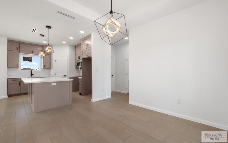 2412 CALLE MORENO, BROWNSVILLE, TX 78521, 3 Habitaciones Habitaciones , ,2 BañosBaños,Residential,En Venta,2412 CALLE MORENO,0,29770008