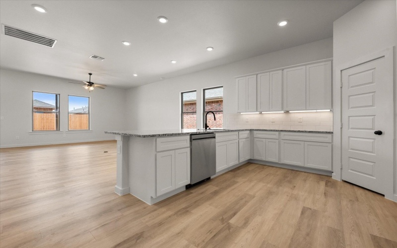 313 E 23rd Street, Wolfforth, TX 79382, 3 Habitaciones Habitaciones , ,2 BañosBaños,Residential,En Venta,313 E 23rd Street,0,202561003