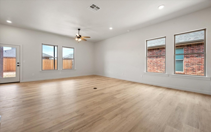 313 E 23rd Street, Wolfforth, TX 79382, 3 Habitaciones Habitaciones , ,2 BañosBaños,Residential,En Venta,313 E 23rd Street,0,202561003