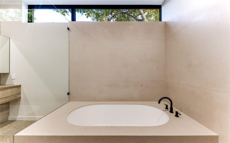 6145 Llano Avenue, Dallas, TX 75214, 5 Bedrooms Bedrooms, ,6 BathroomsBathrooms,Residential,For Sale,6145 Llano Avenue,0,21104108