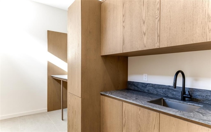 6145 Llano Avenue, Dallas, TX 75214, 5 Bedrooms Bedrooms, ,6 BathroomsBathrooms,Residential,For Sale,6145 Llano Avenue,0,21104108