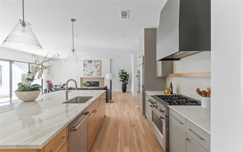 3826 Seguin Drive, Dallas, TX 75220, 5 Habitaciones Habitaciones , ,6 BañosBaños,Residential,En Venta,3826 Seguin Drive,0,21107064