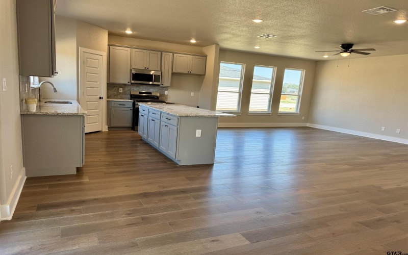15610 Garden Lane, Lindale, TX 75771, 3 Bedrooms Bedrooms, ,2 BathroomsBathrooms,Residential,For Sale,15610 Garden Lane,25004470