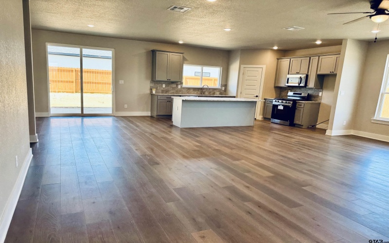 15610 Garden Lane, Lindale, TX 75771, 3 Bedrooms Bedrooms, ,2 BathroomsBathrooms,Residential,For Sale,15610 Garden Lane,25004470