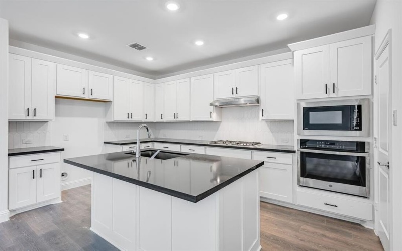 124 North Sky Drive, Celina, TX 75009, 4 Bedrooms Bedrooms, ,3 BathroomsBathrooms,Residential,For Sale,124 North Sky Drive,0,21113234