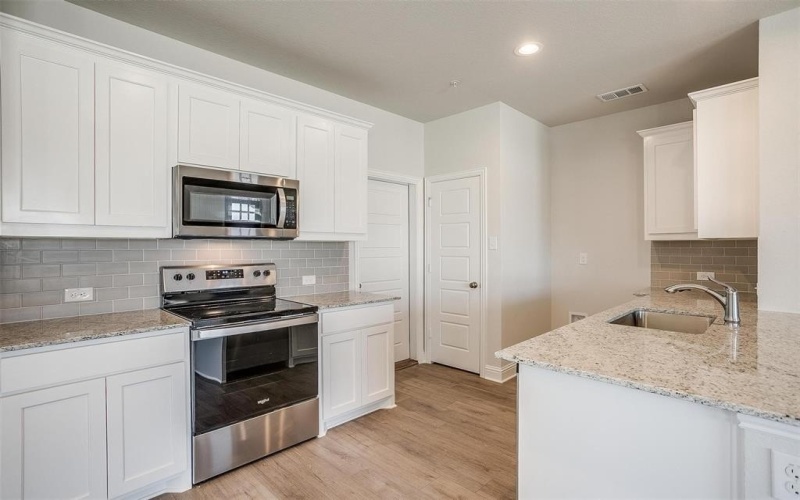 815 HOmeplace Circle, Mansfield, TX 76063, 3 Bedrooms Bedrooms, ,2 BathroomsBathrooms,Residential,For Sale,815 HOmeplace Circle,0,21113451