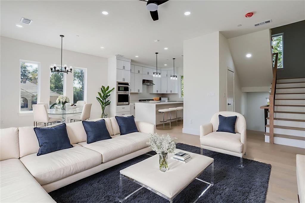 6001 Lewis Street #102, Dallas, TX 75206, 2 Bedrooms Bedrooms, ,2 BathroomsBathrooms,Residential,For Sale,6001 Lewis Street,0,21109878