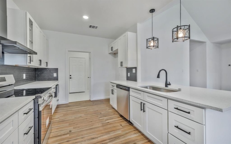 2617 Hillside Drive, Granbury, TX 76048, 3 Bedrooms Bedrooms, ,2 BathroomsBathrooms,Residential,For Sale,2617 Hillside Drive,0,21110124