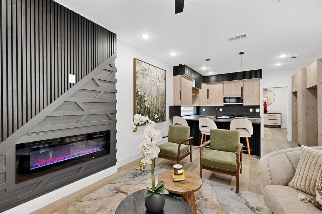 2417 Hooper Street, Dallas, TX 75215, 2 Bedrooms Bedrooms, ,2 BathroomsBathrooms,Residential,For Sale,2417 Hooper Street,0,21110536