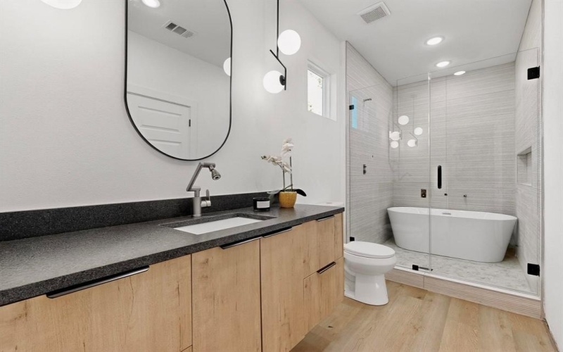 2417 Hooper Street, Dallas, TX 75215, 2 Bedrooms Bedrooms, ,2 BathroomsBathrooms,Residential,For Sale,2417 Hooper Street,0,21110536