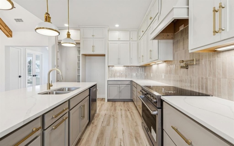 2016 Vanderbilt Drive, Weatherford, TX 76088, 5 Bedrooms Bedrooms, ,3 BathroomsBathrooms,Residential,For Sale,2016 Vanderbilt Drive,0,21112521