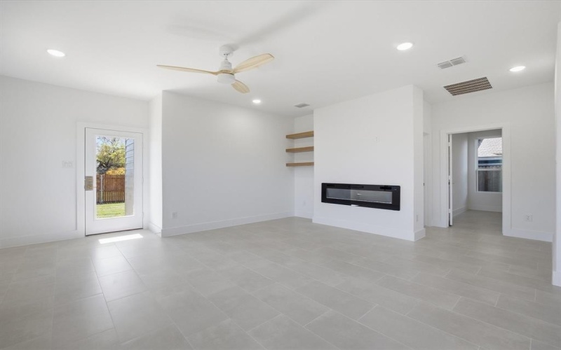 1254 E Jefferson Avenue, Fort Worth, TX 76104, 4 Bedrooms Bedrooms, ,2 BathroomsBathrooms,Residential,For Sale,1254 E Jefferson Avenue,0,21112537