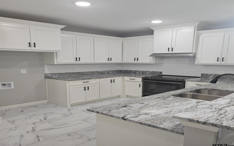 1399 W Second, Tyler, TX 75701, 3 Habitaciones Habitaciones , ,2 BañosBaños,Residential,En Venta,1399 W Second,25004760
