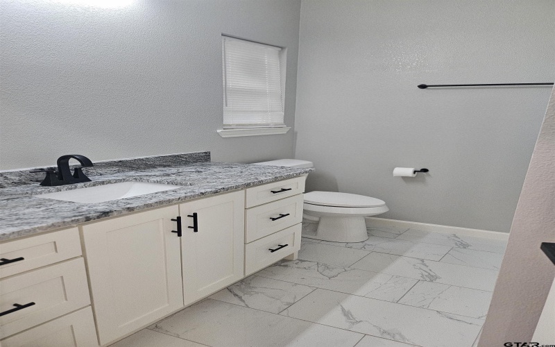 1399 W Second, Tyler, TX 75701, 3 Habitaciones Habitaciones , ,2 BañosBaños,Residential,En Venta,1399 W Second,25004760