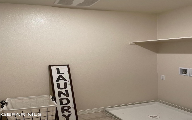 10708 Aaron Street, El Paso, TX 79924, 4 Habitaciones Habitaciones , ,1 BañoBaños,Residential,En Venta,10708 Aaron Street,0,933763