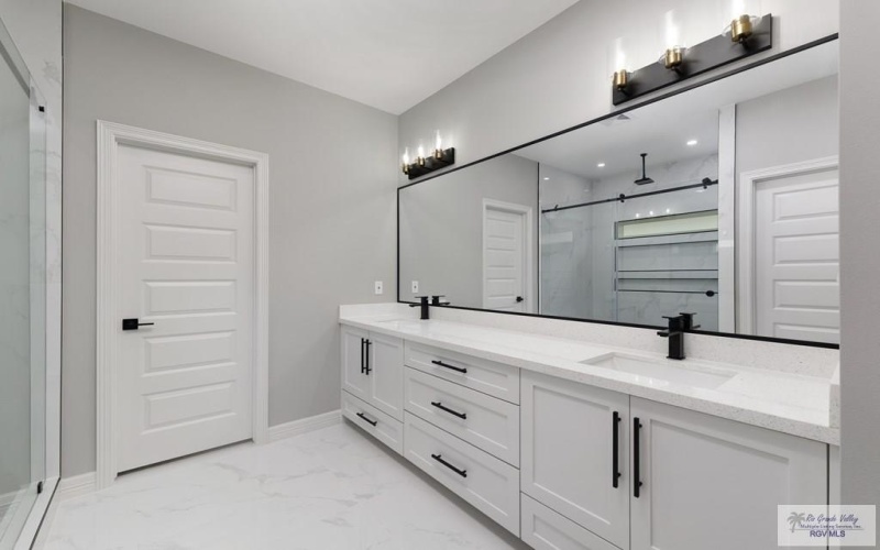 6164 MACKENNA DR, BROWNSVILLE, TX 78526, 4 Habitaciones Habitaciones , ,5 BañosBaños,Residential,En Venta,6164 MACKENNA DR,0,29770014