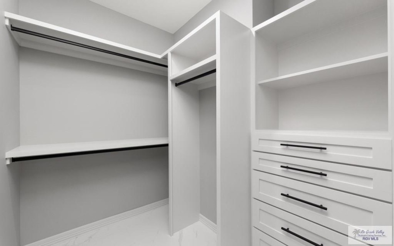 6164 MACKENNA DR, BROWNSVILLE, TX 78526, 4 Habitaciones Habitaciones , ,5 BañosBaños,Residential,En Venta,6164 MACKENNA DR,0,29770014