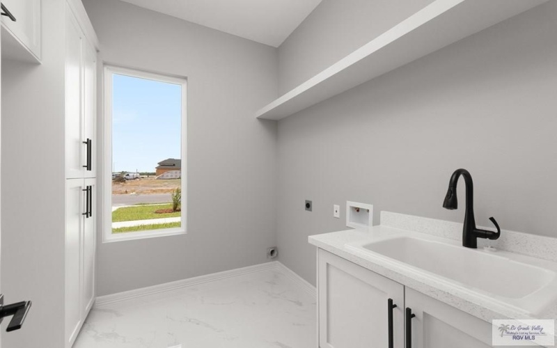 6164 MACKENNA DR, BROWNSVILLE, TX 78526, 4 Habitaciones Habitaciones , ,5 BañosBaños,Residential,En Venta,6164 MACKENNA DR,0,29770014