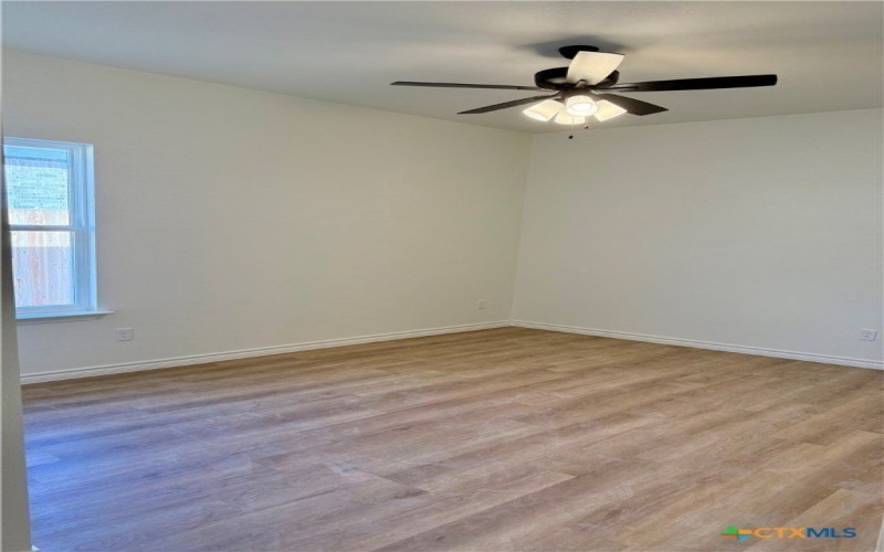 102 Leon Lane, Copperas Cove, TX 76542, 6 Habitaciones Habitaciones , ,5 BañosBaños,Residential Multi Family,En Venta,102 Leon Lane,0,597974